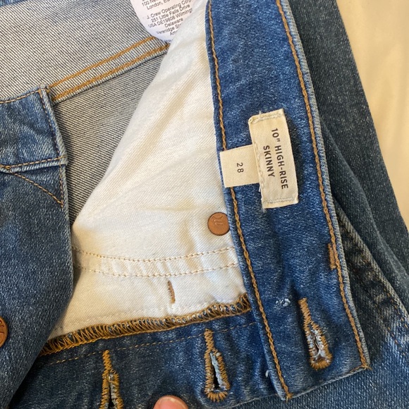 NWT Madewell 10” high rise jeans Dewitt wash button front - Picture 3 of 5